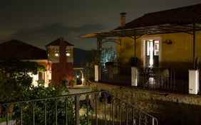 Die Gemütlichkeit dieser Anlage kommt im Abendlicht noch besser zur Geltung. 